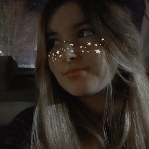 Meet your Posher, Alexia